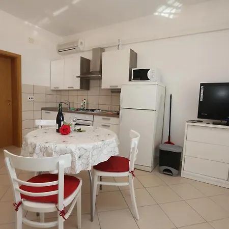 Πανσιόν Davorka 3*