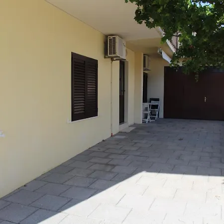 Gostinjska kuća Davorka Primosten