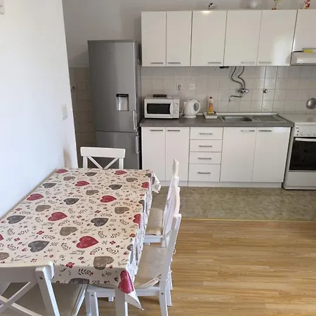 Πανσιόν Davorka 3*